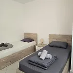 Swiss - 2 Bedrooms Διαμέρισμα *