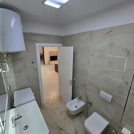 Swiss - 2 Bedrooms * ドゥラス