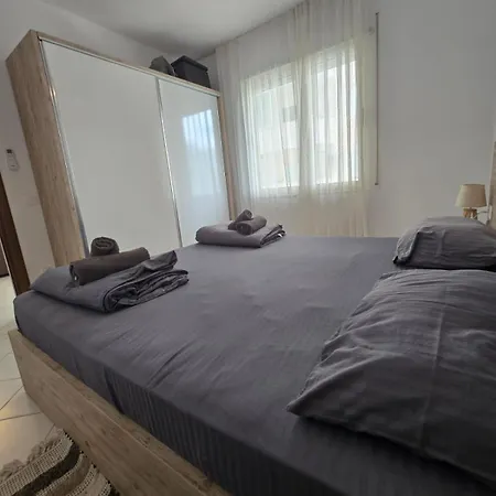 Swiss - 2 Bedrooms * ドゥラス