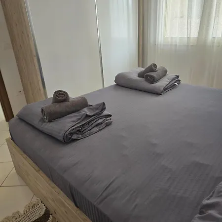 Swiss - 2 Bedrooms * ドゥラス